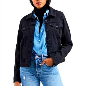 NWOT LEVI’S CLASSIC DENIM TRUCKER JACKET